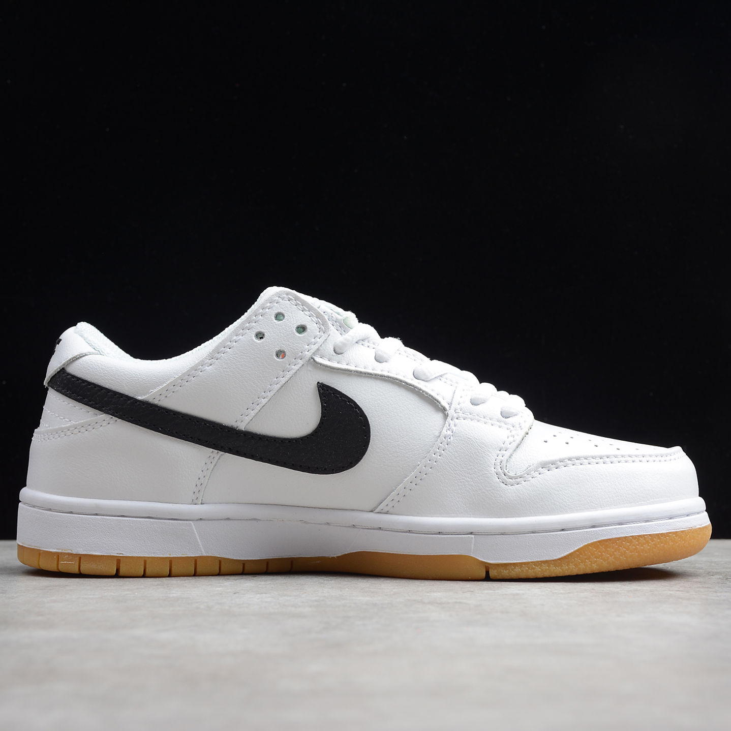 Dunk low orange label white gum 2