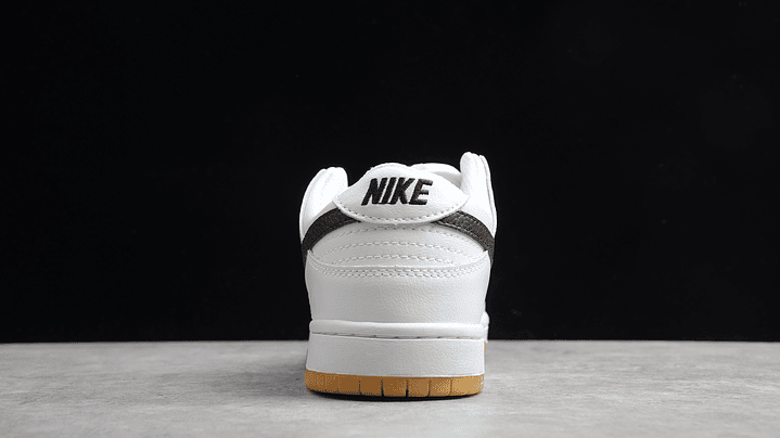 Dunk low orange label white gum 4