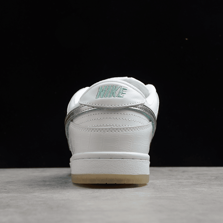 Dunk low diamond supply white 4