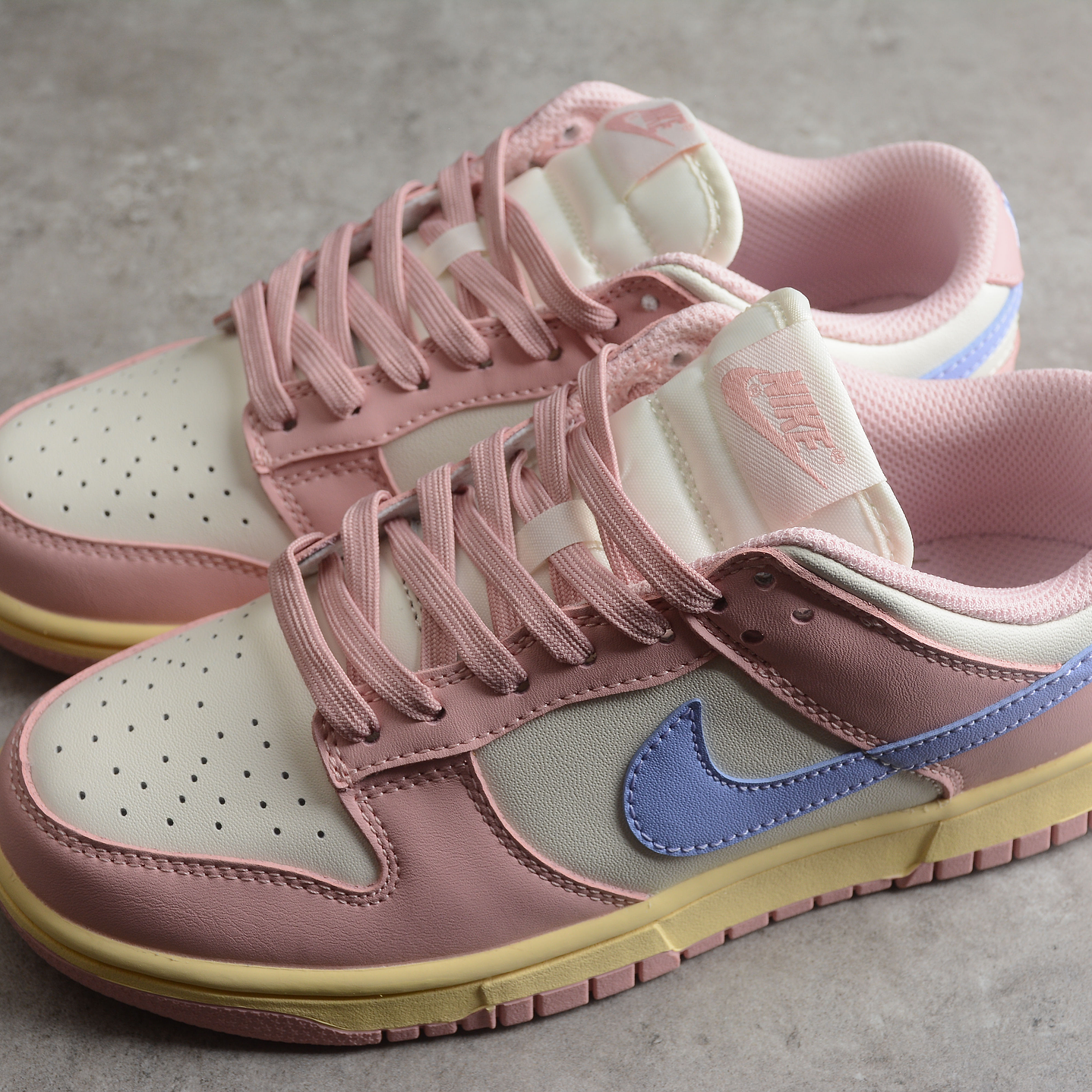 Dunk low pink oxford 5