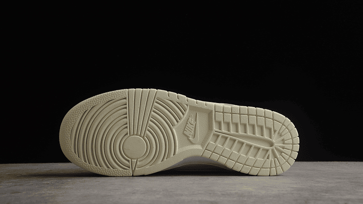 Dunk low coconut milk 3