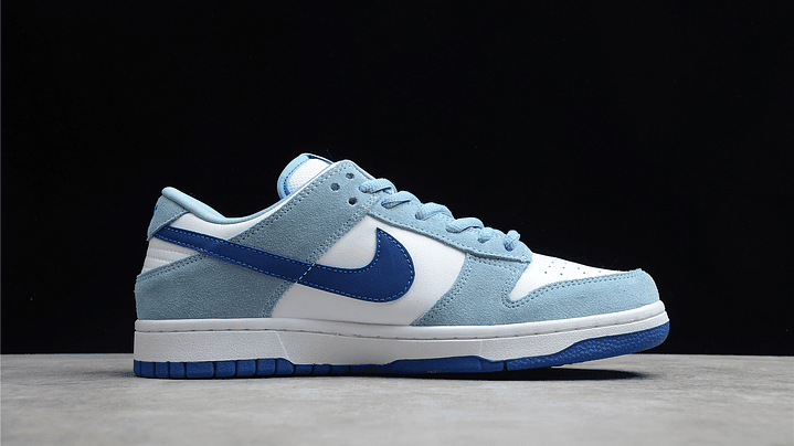 Dunk low SB ligiht blue dark blue 2