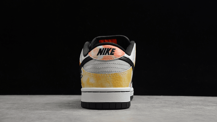 Dunk low SB raygun white Tie-Dye 4