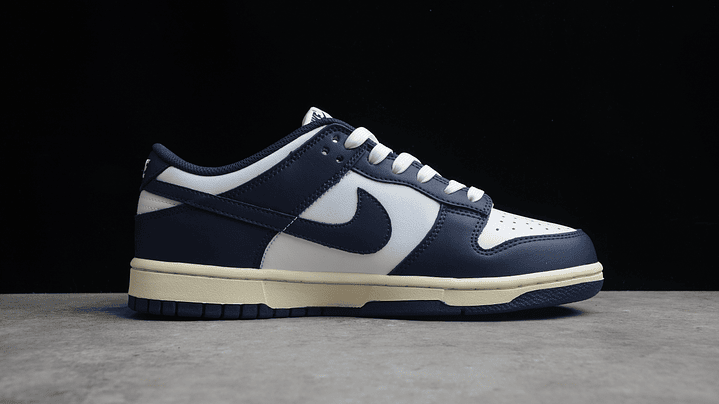 Dunk low vintage navy 2