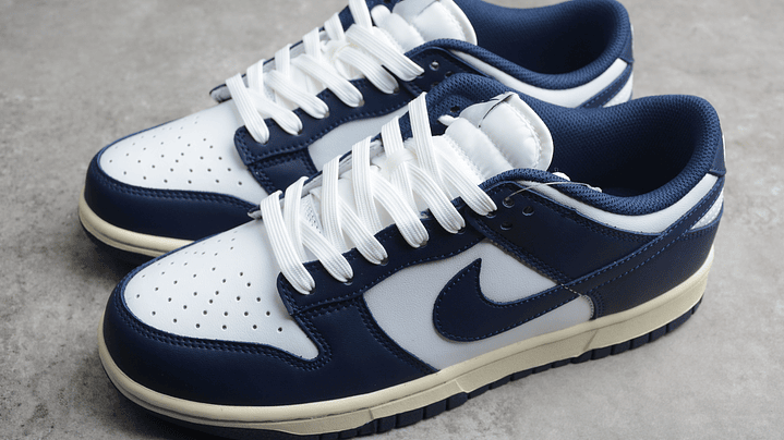 Dunk low vintage navy 5