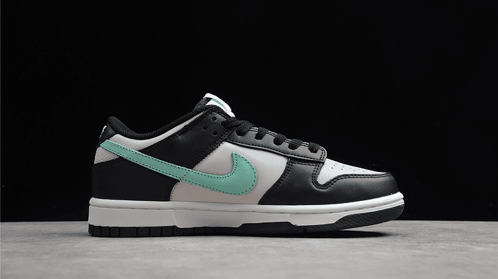 Dunk low light bone tropical twist 2