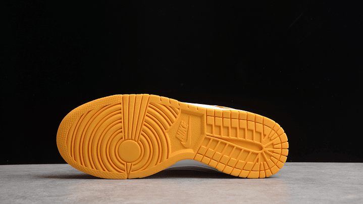 Dunk low university gold 3