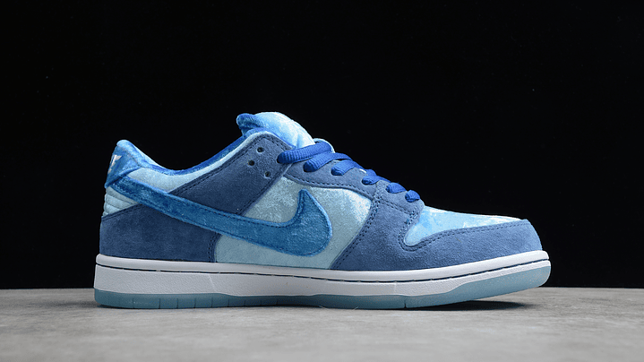 Dunk low strangelove blue 2