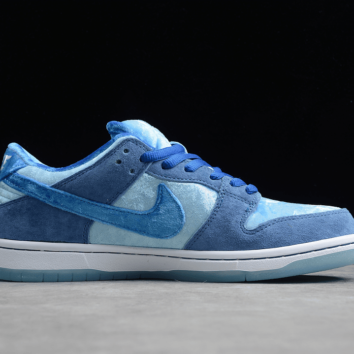 Dunk low strangelove blue 2