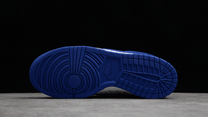 Dunk low sb supreme royal blue 3