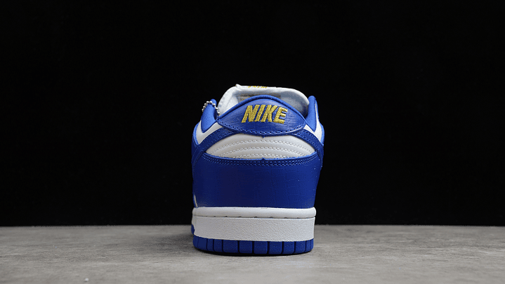Dunk low sb supreme royal blue 4