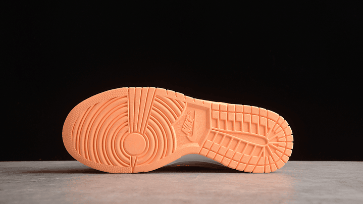 Dunk low peach cream 3