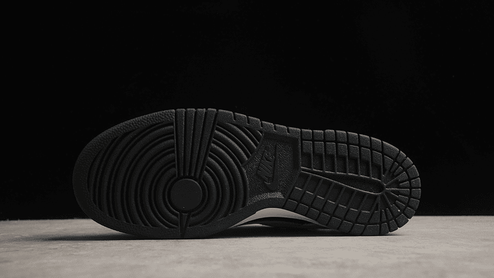 Dunk low reverse grey panda 3