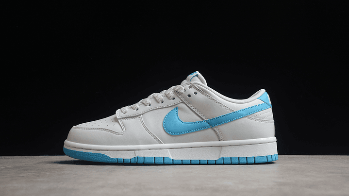 Dunk low pure platinum blue lighting 1