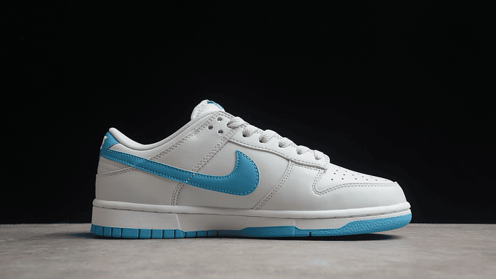 Dunk low pure platinum blue lighting 2