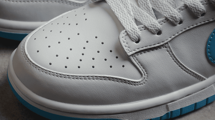 Dunk low pure platinum blue lighting 6