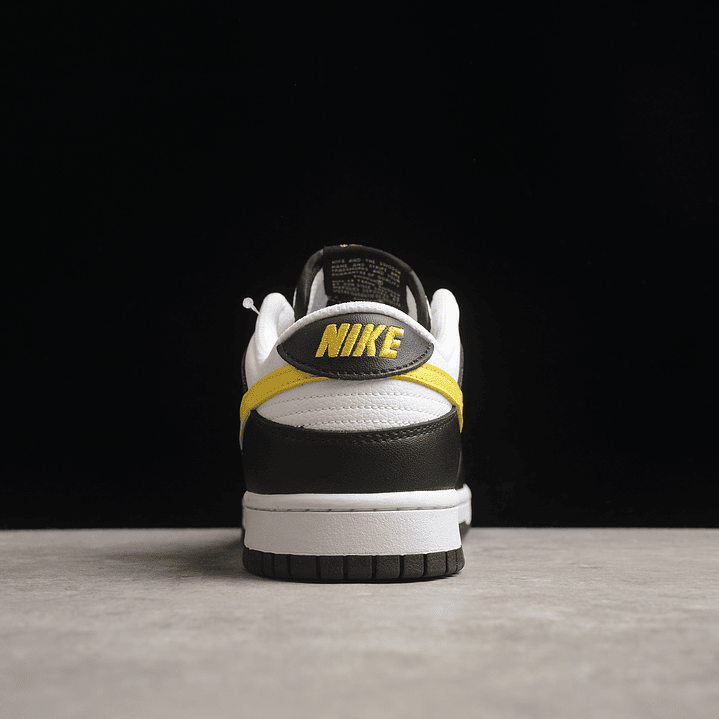 Dunk low black opti yellow 4