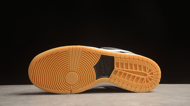 Dunk low sb black gum 3