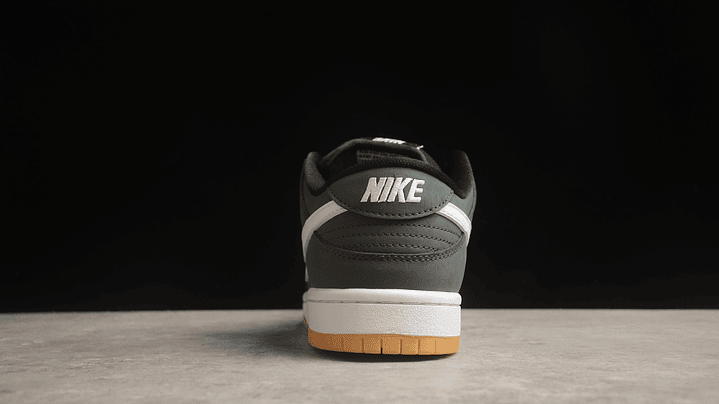 Dunk low sb black gum 4