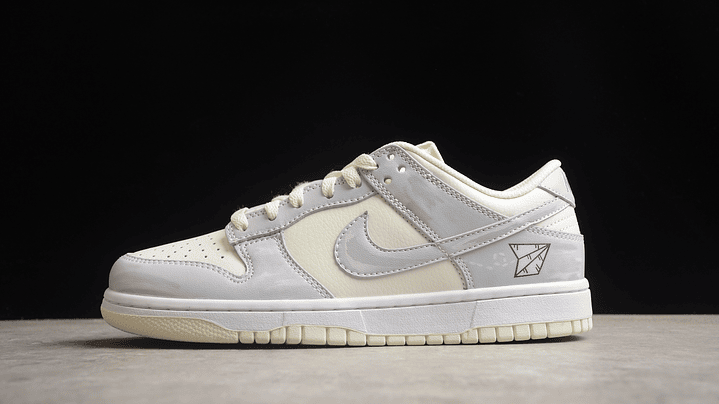 Dunk low grey airplane 1