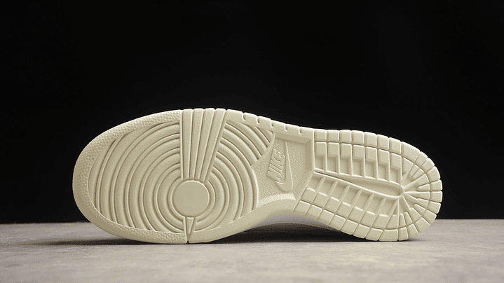 Dunk low grey airplane 3