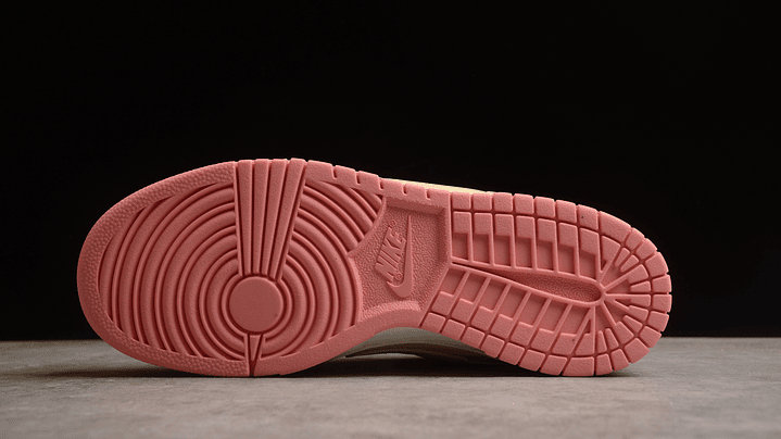 Dunk low strawberry peach 3