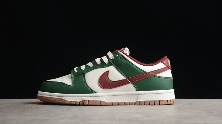 Dunk low gorge green red 1
