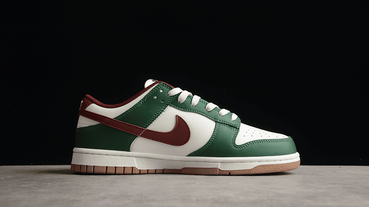 Dunk low gorge green red 2