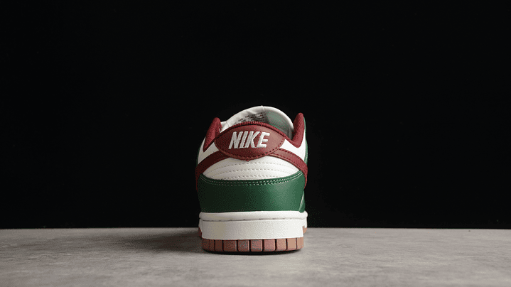 Dunk low gorge green red 4