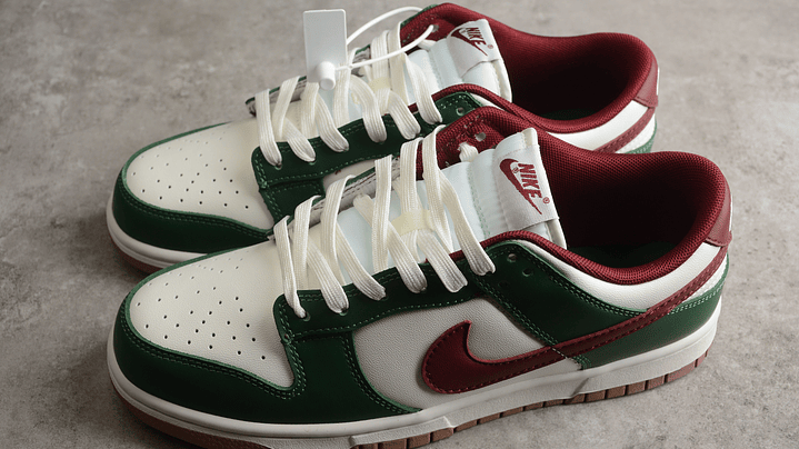 Dunk low gorge green red 5