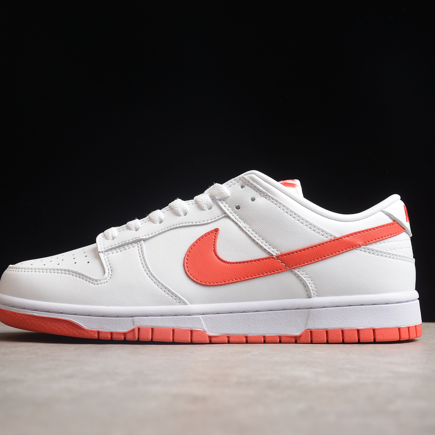 Dunk low white picante red 1