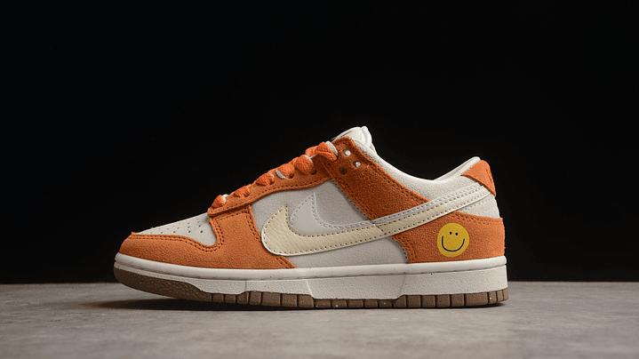 Dunk low orange smile 1
