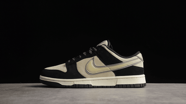 Dunk low black team gold 1