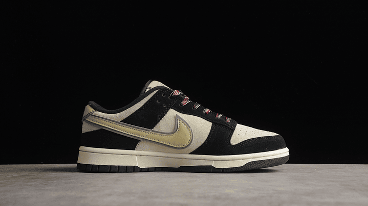 Dunk low black team gold 2