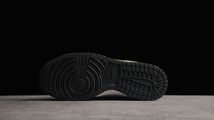 Dunk low black team gold 3