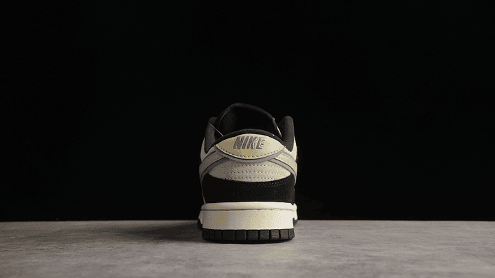 Dunk low black team gold 4