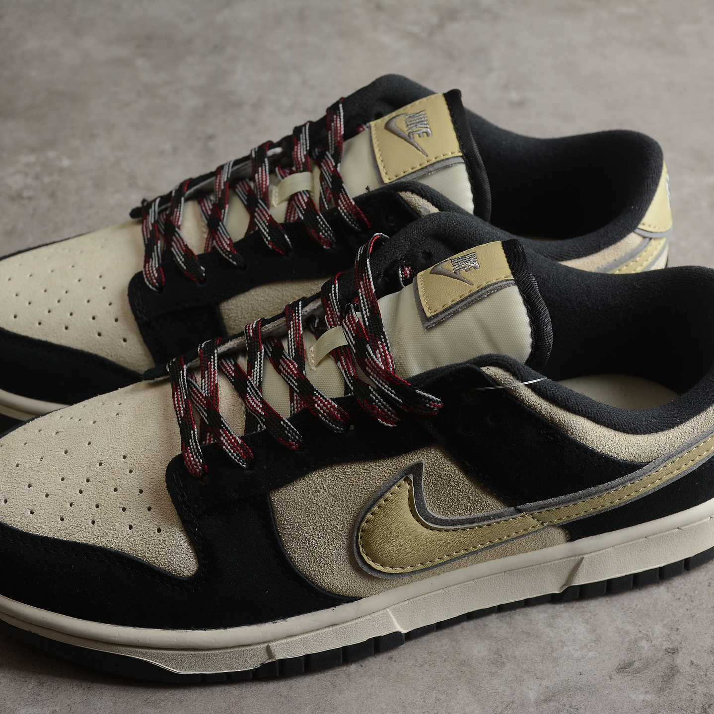 Dunk low black team gold 5