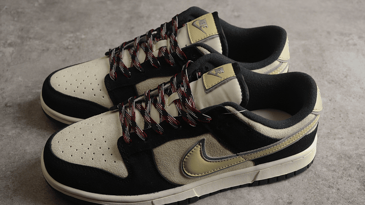 Dunk low black team gold 5