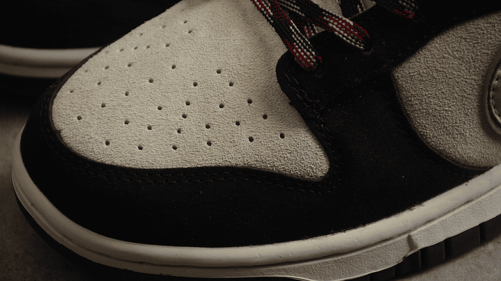 Dunk low black team gold 6