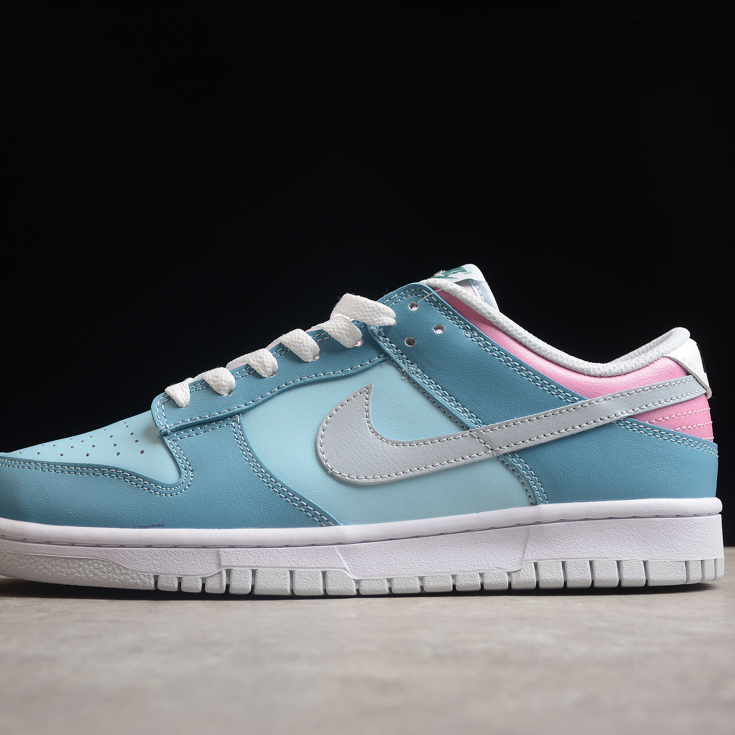 Dunk low blue grey pink 1