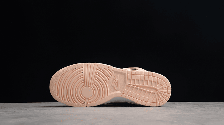 Dunk high crimson tint 3