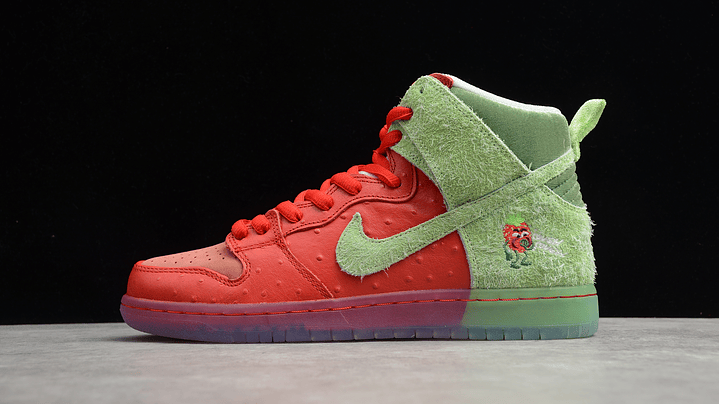 Dunk high strawberry cough 1