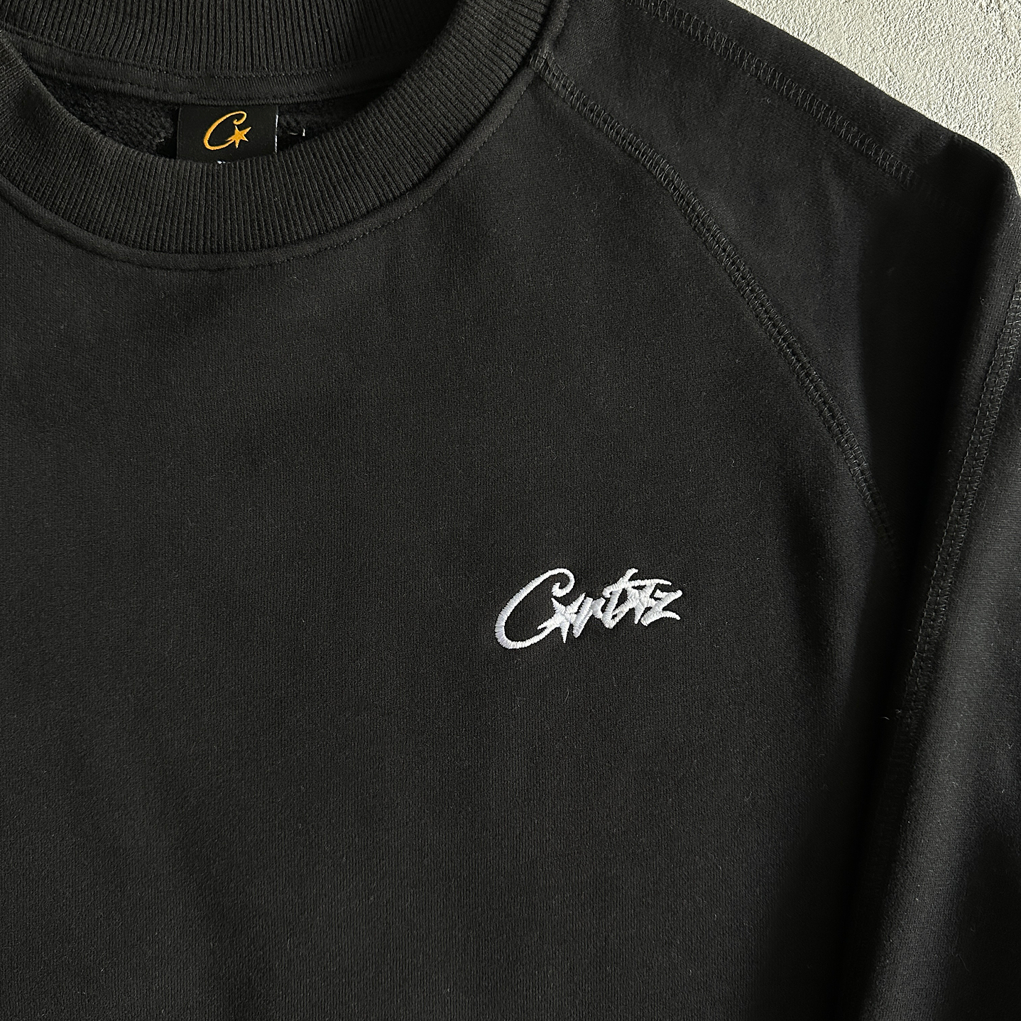 Crewneck corteiz negro minimalista  7