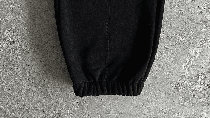 Pants Corteiz negro minimalista 4