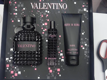 Set Perfume Born in Roma  Intense EDP100+15+ GEL  1