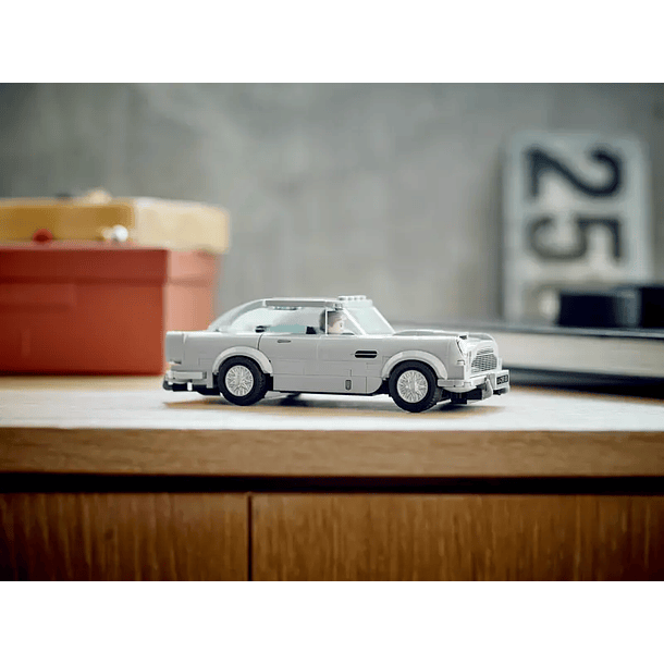 007 Aston Martin DB5 4