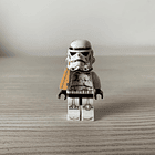 Sandtrooper: hombrera naranja, mochila de supervivencia, manchas de suciedad, estampado de cabeza de pasamontañas. 2