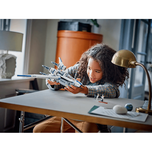 Caza Estelar U-Wing Rebelde 8