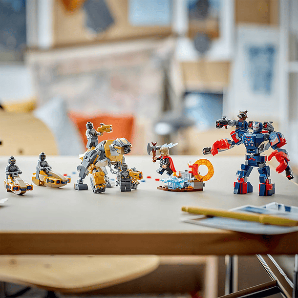 Thor de Vengadores: Endgame vs. Chitauri 8