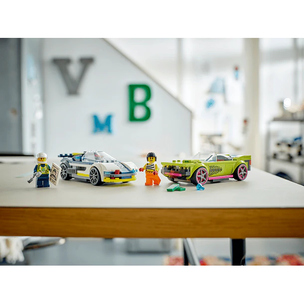 Coche de Policía y Potente Deportivo 5